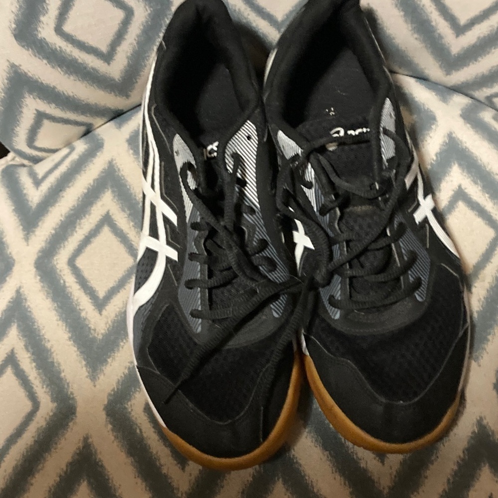 ASICS Black and‎ White Sneakers 11 🌸